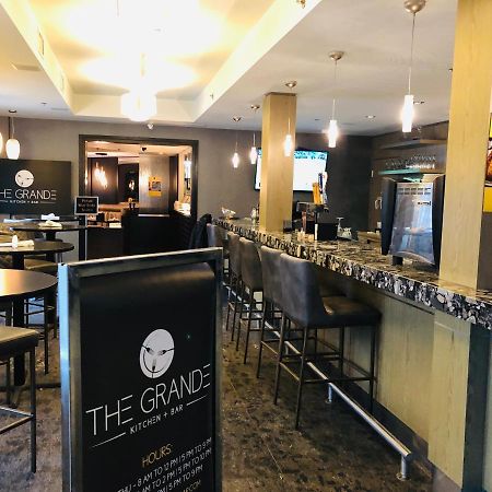 B&B Grand Rockies Resort 2Br 1Pullout Canmore Bagian luar foto
