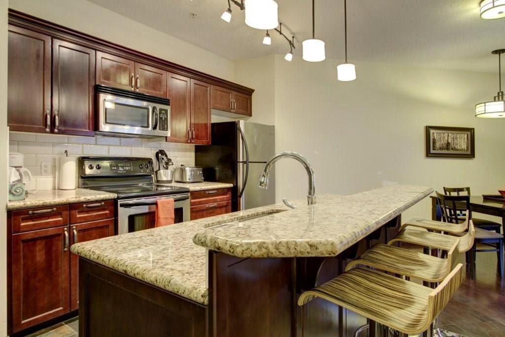 B&B Grand Rockies Resort 2Br 1Pullout Canmore Bagian luar foto