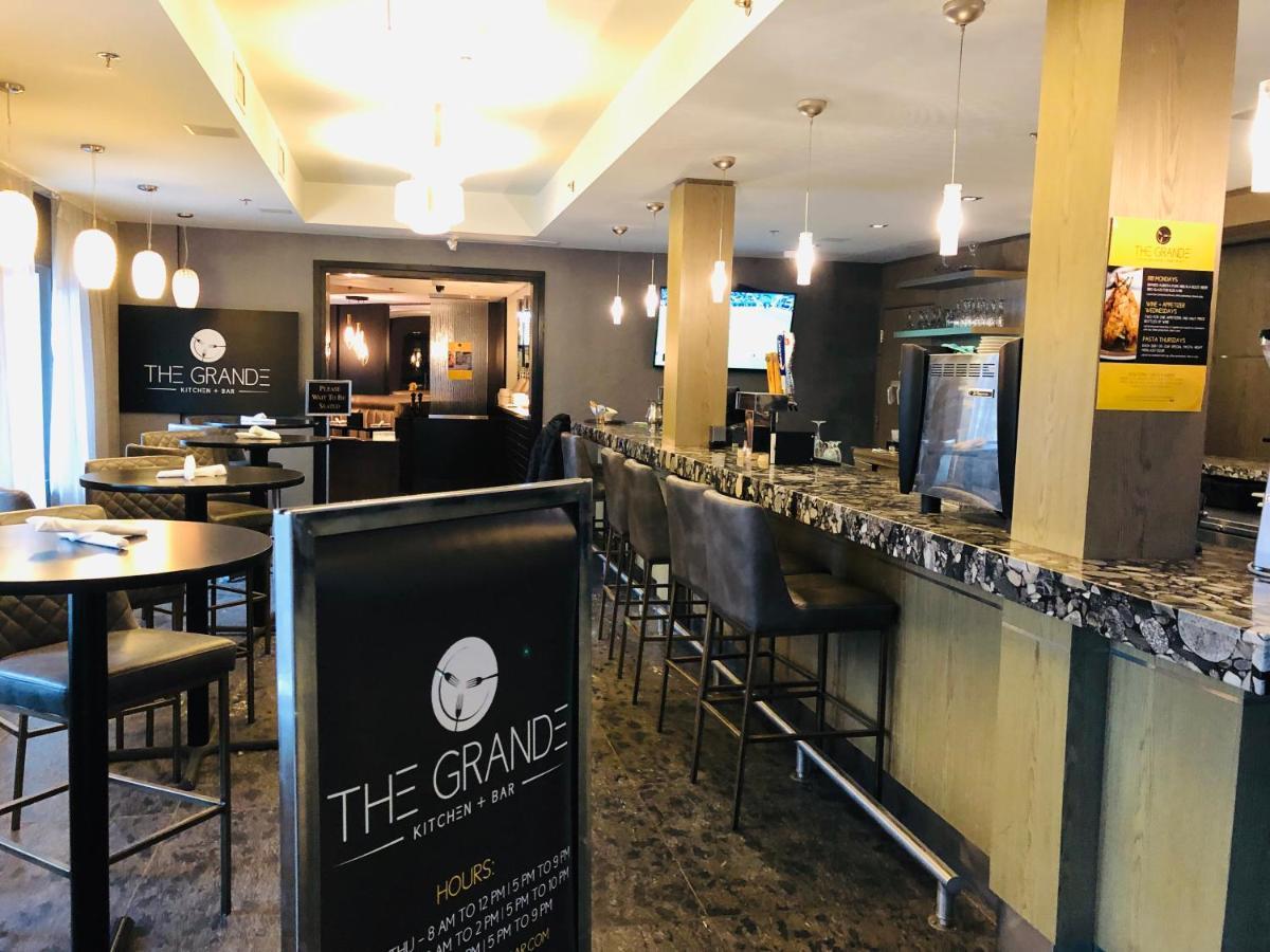 B&B Grand Rockies Resort 2Br 1Pullout Canmore Bagian luar foto